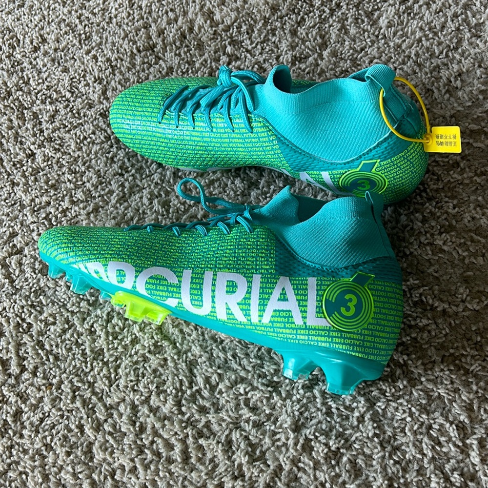 Men’s soccer cleats size 15